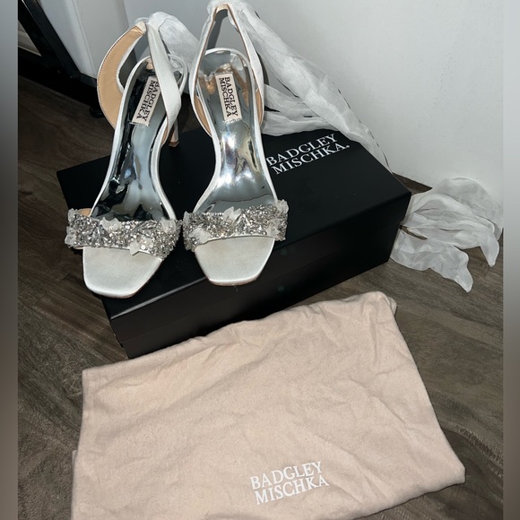 BADGLEY MISCHKA Bobbie Statement Bow Strap Stiletto - Picture 6 of 8